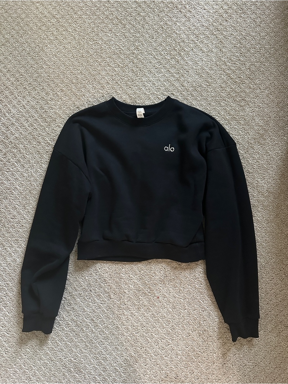 Alo black cropped accolade (worn once)